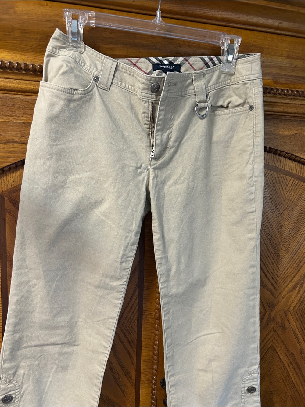 Burberry Beige Straight-Leg Women's cropped khakis. Size 40 EUC